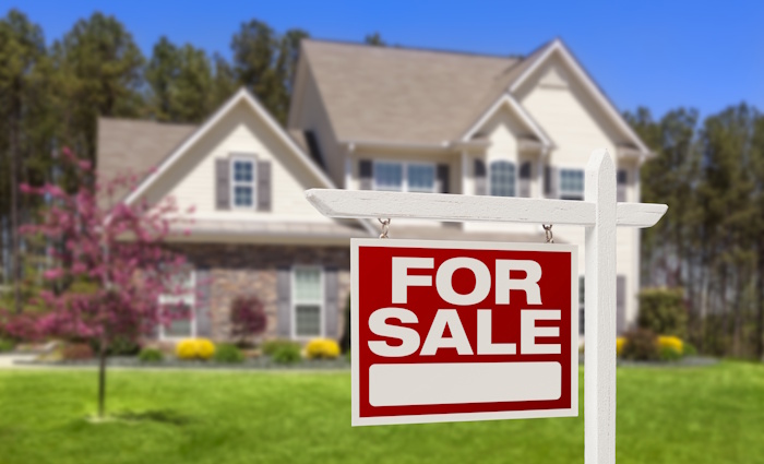 Home For Sale / Selling your home / Selling your home in spring / spring home sale / spring / real estate / home / house